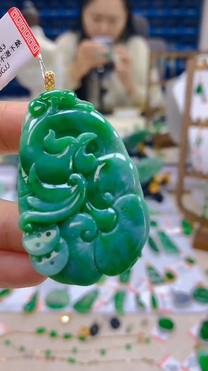 颈饰18K金镶嵌翡翠新号开播 全场乱卖