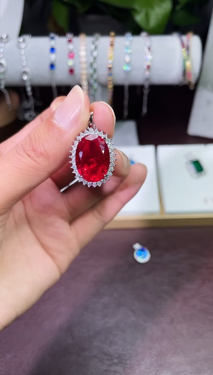 足铂镶嵌合成（培育）红宝石吊坠(赠链)红宝吊坠