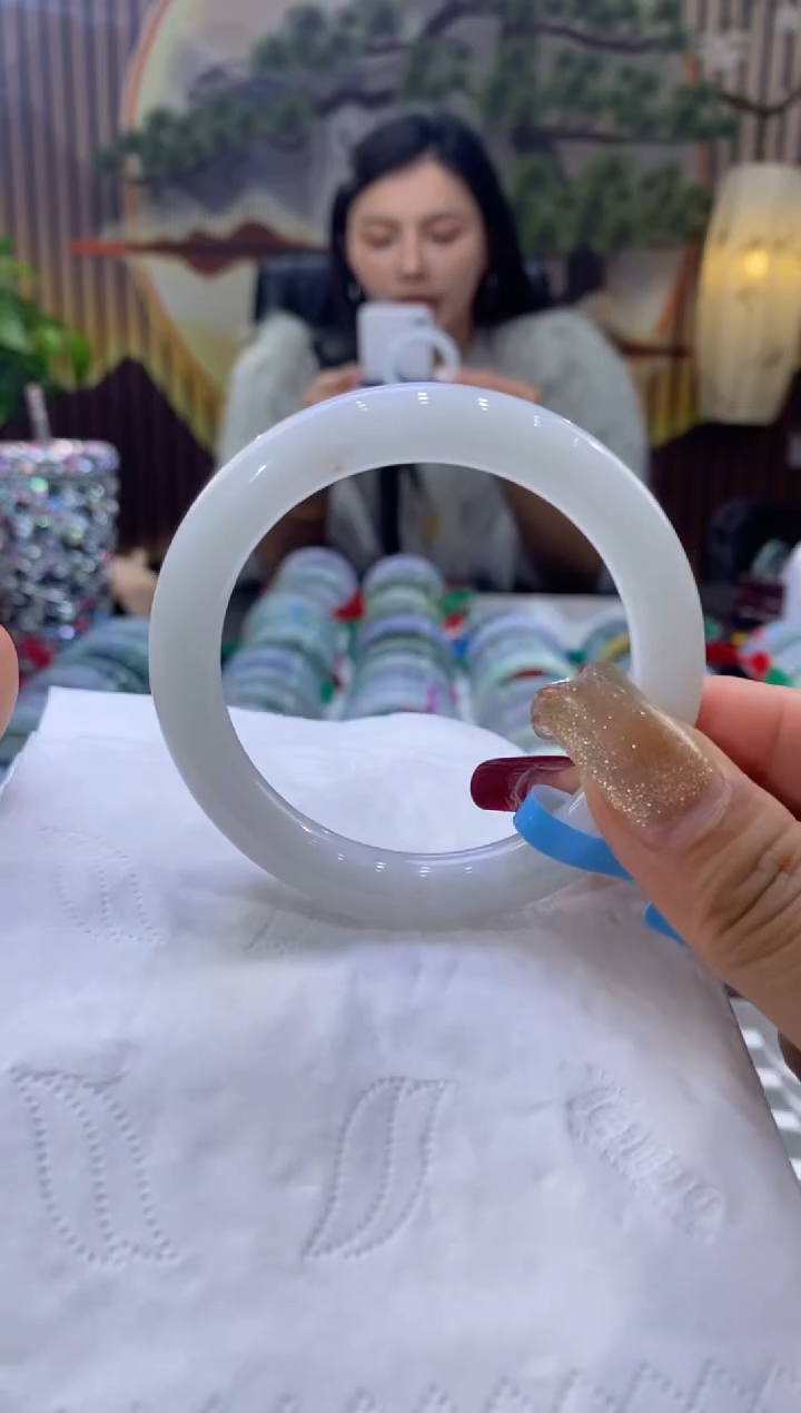 【闪购商品】翡翠手镯未镶嵌多人06505