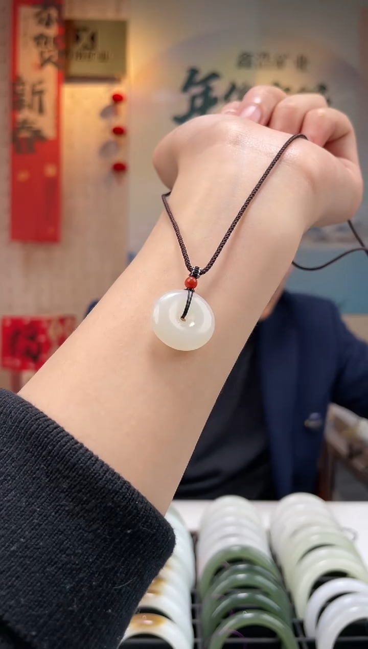 【闪购商品】和田玉颈饰未镶嵌平安扣吊坠一件