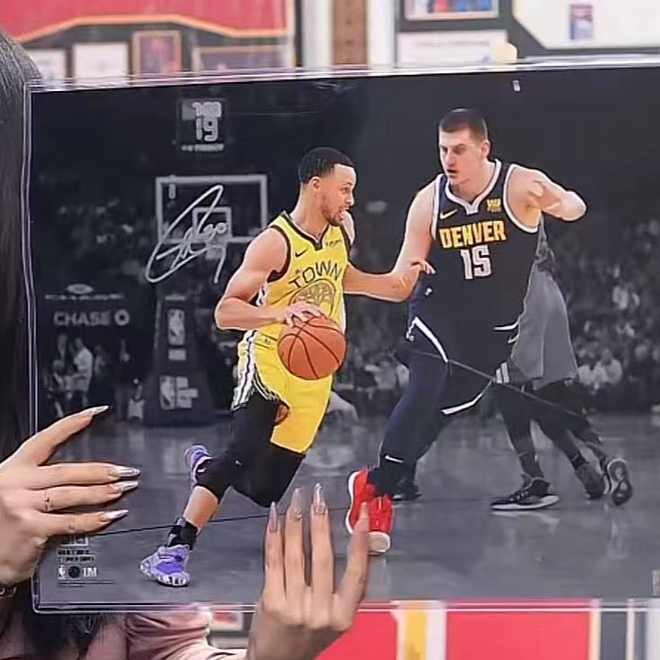 库里亲签对位约基奇20寸海报装裱收藏【铭人堂亲签球衣直播专属链