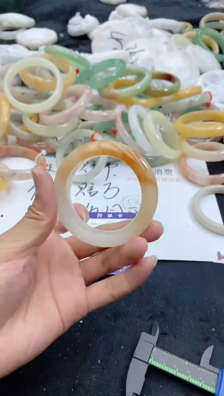 【闪购商品】石英质玉手镯未镶嵌132
