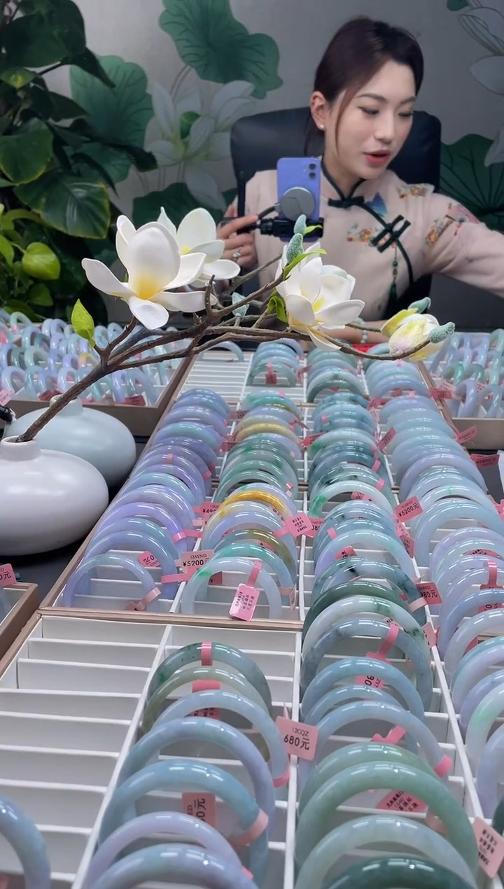 【闪购商品】翡翠手镯未镶嵌手镯12