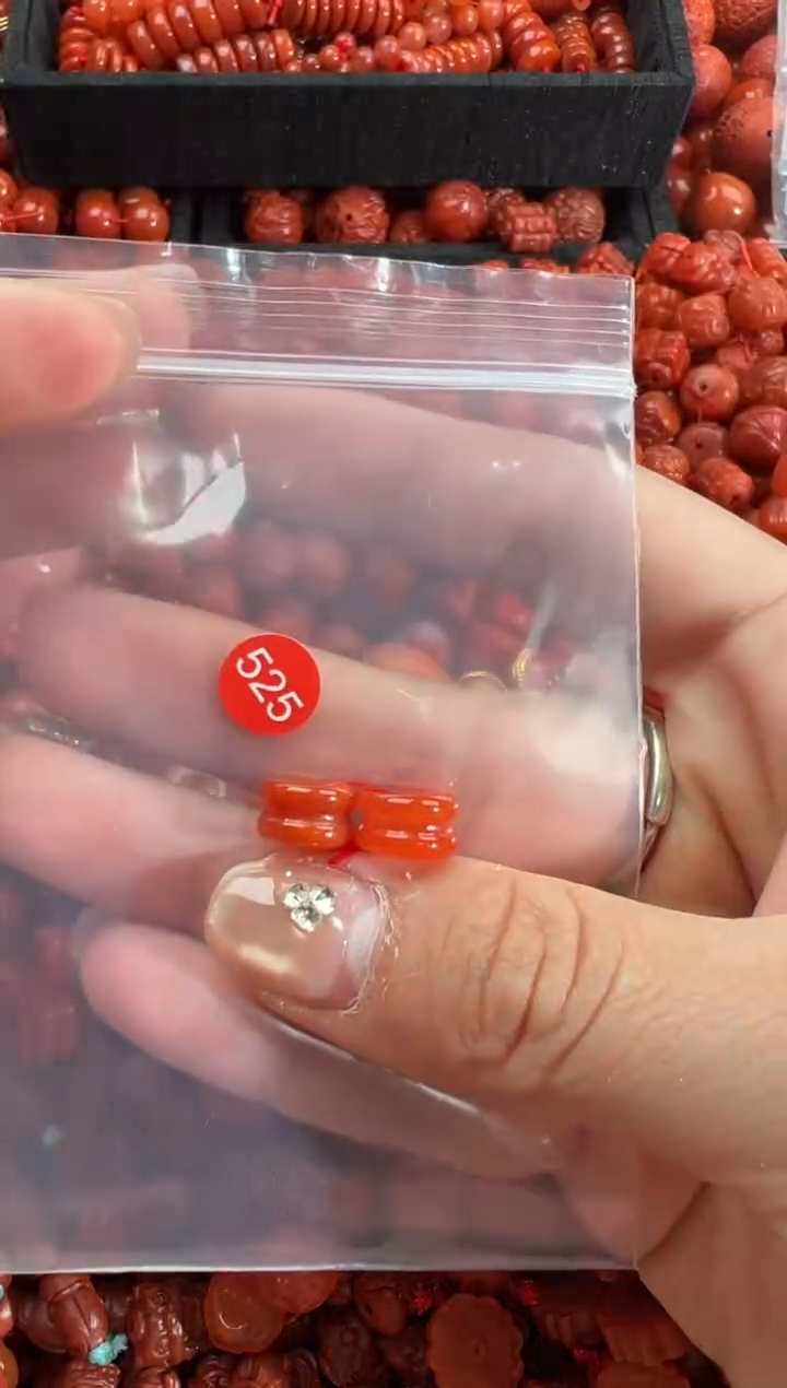 南红玛瑙未镶嵌颈饰1