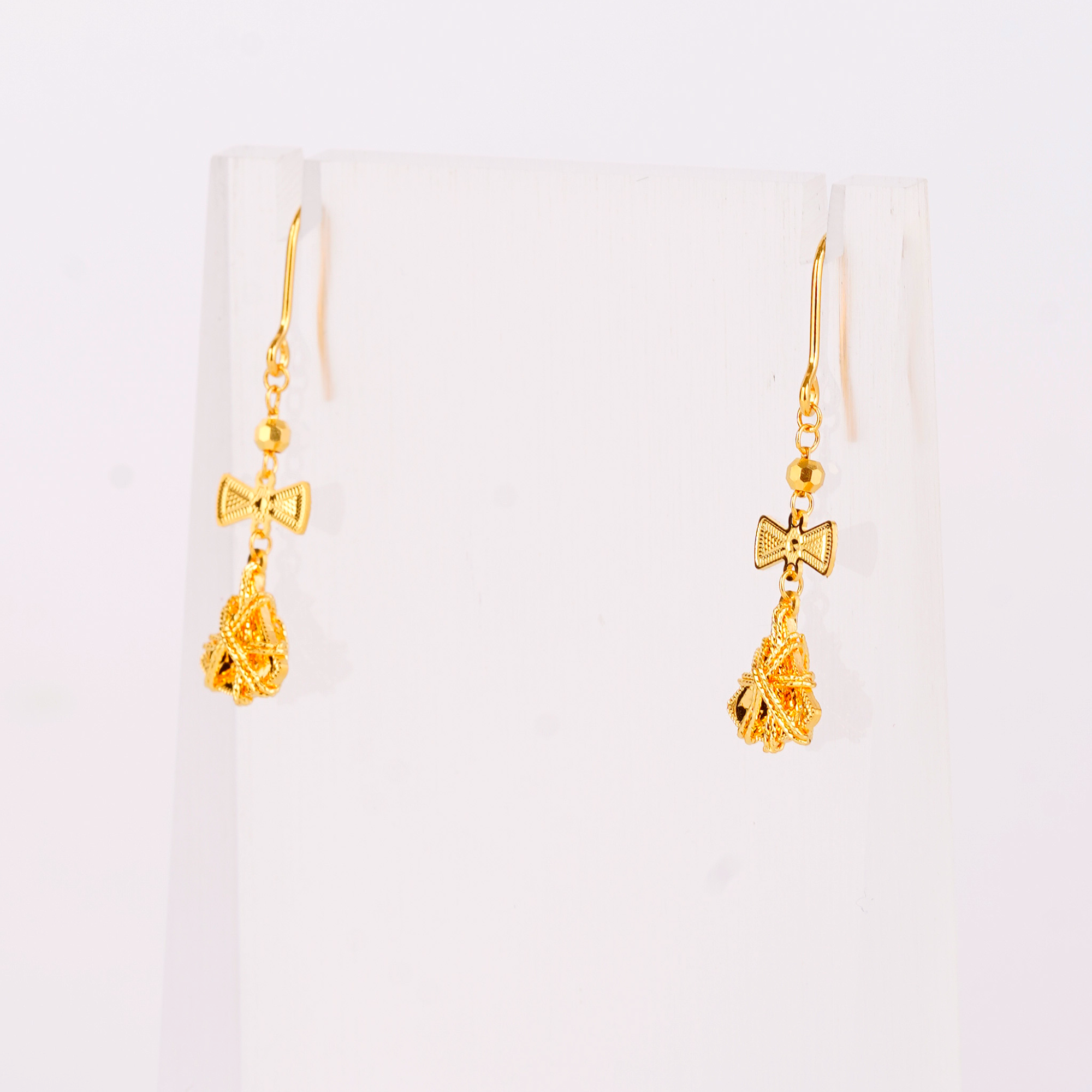 Chow Tai Seng/周大生蝴蝶结带拉丝三角足金耳钩 4.38g 106号