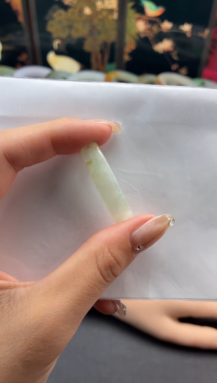 翡翠未镶嵌颈饰2号手牌