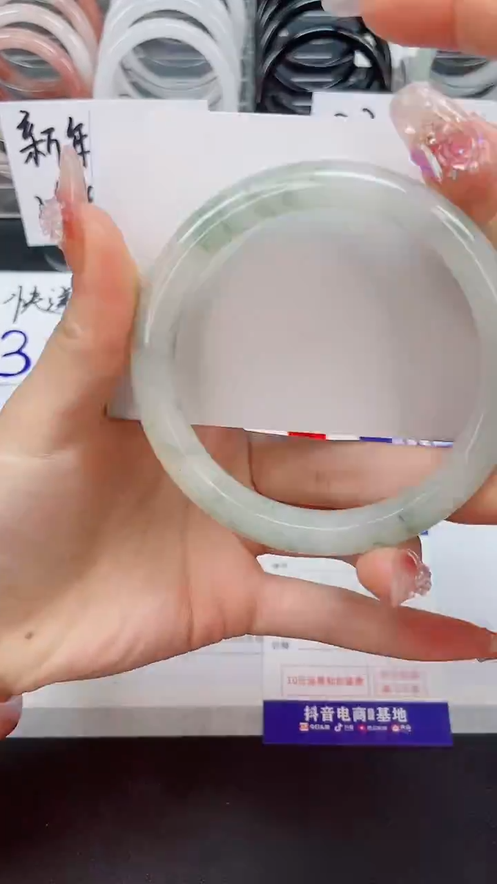 【闪购商品】石英质玉手镯未镶嵌   5