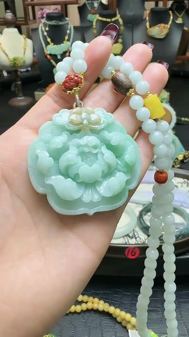 【闪购商品】翡翠颈饰未镶嵌花开富贵