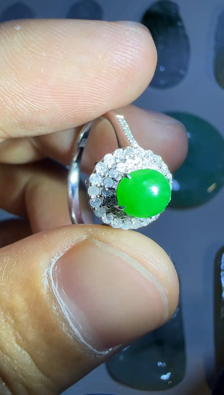 18K金镶嵌定制翡翠翡翠戒指
