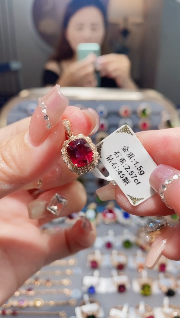 18K金镶嵌颈饰碧玺2.57.