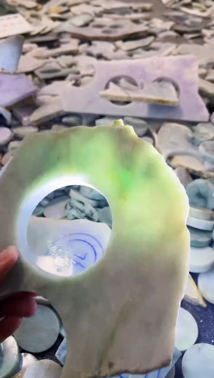 【闪购商品】翡翠颈饰未镶嵌A货吴平028