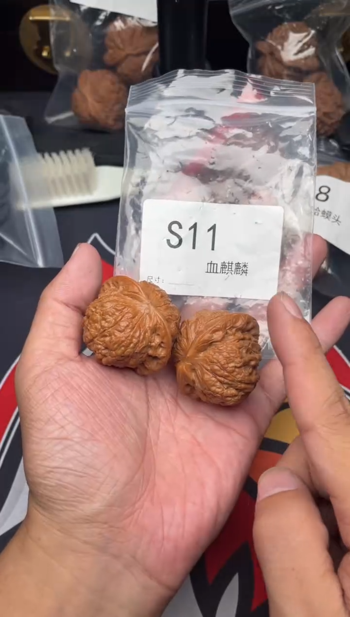 吊坠文玩核桃血麒麟41+