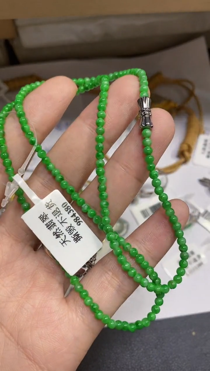 颈饰未镶嵌翡翠颈饰 未镶嵌 翡翠