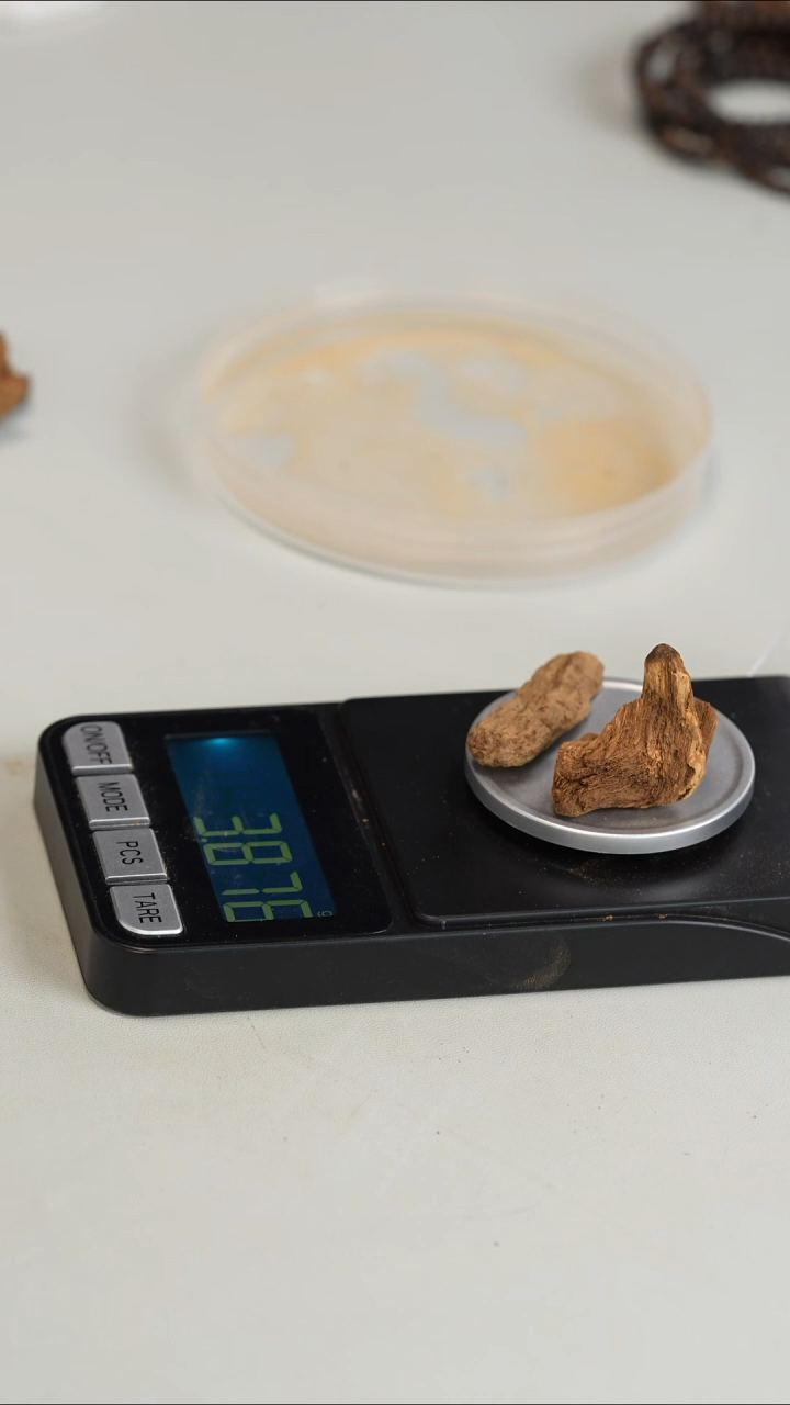 沉香沉香碎屑越南富森红土3.8g