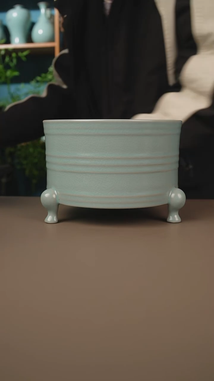 仿古三足尊微暇     