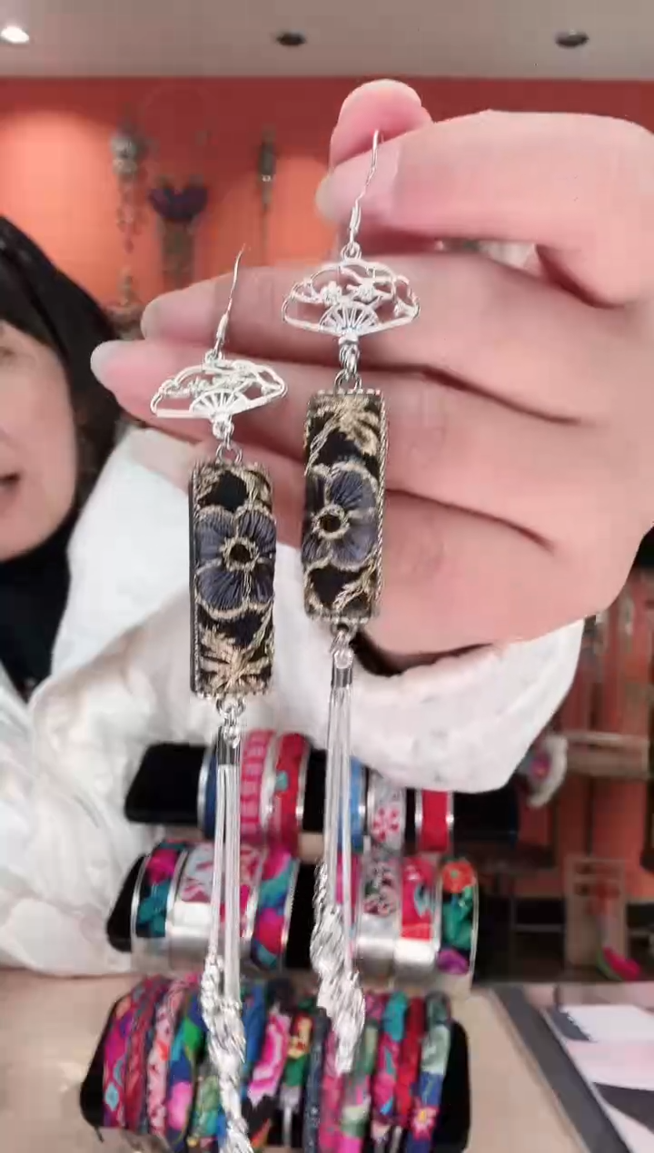 织绣非遗手工苗绣刺绣首饰39