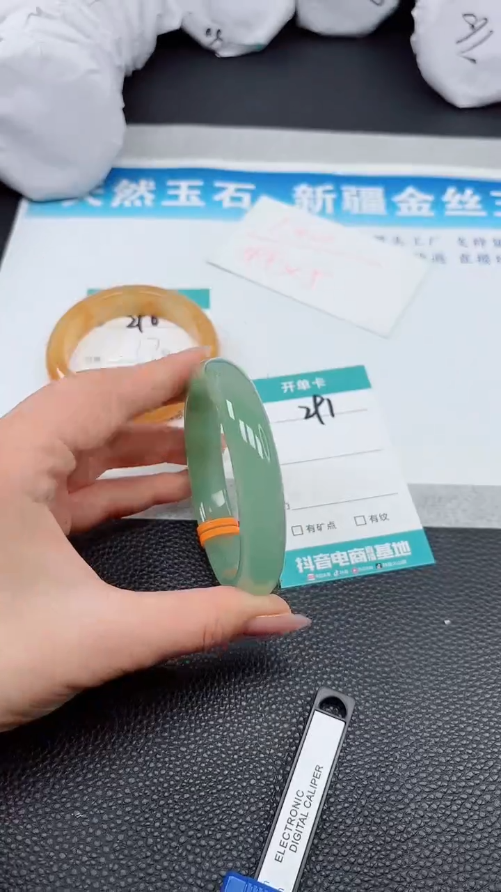 【闪购商品】石英质玉手镯未镶嵌A291