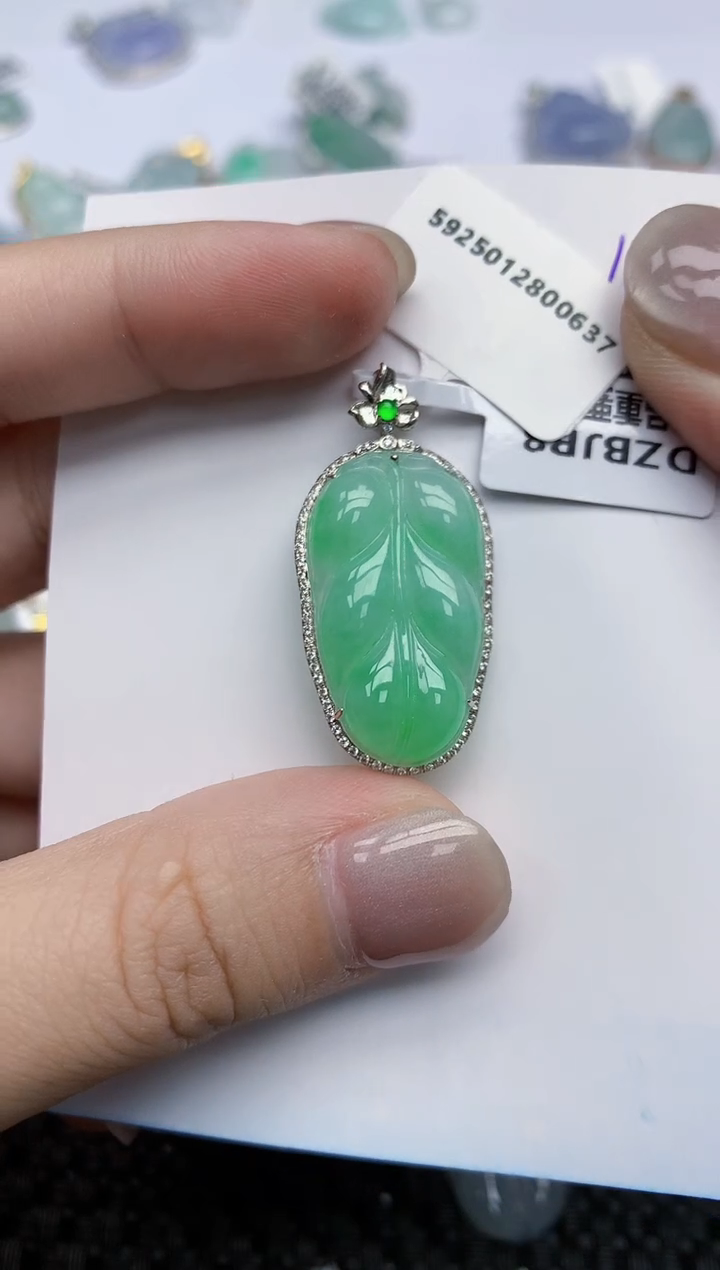 【闪购商品】翡翠颈饰18K金镶嵌天然翡翠A货