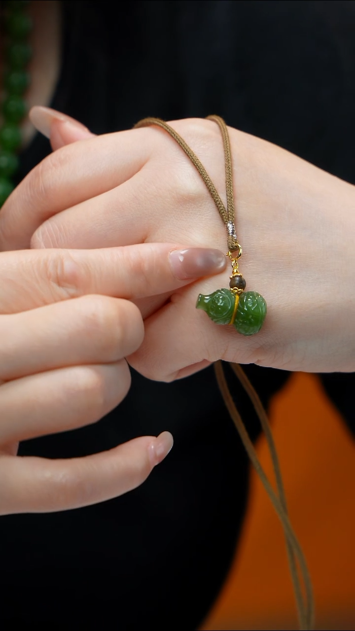 颈饰未镶嵌和田玉（碧玉）碧玉吊坠 多样性发其一