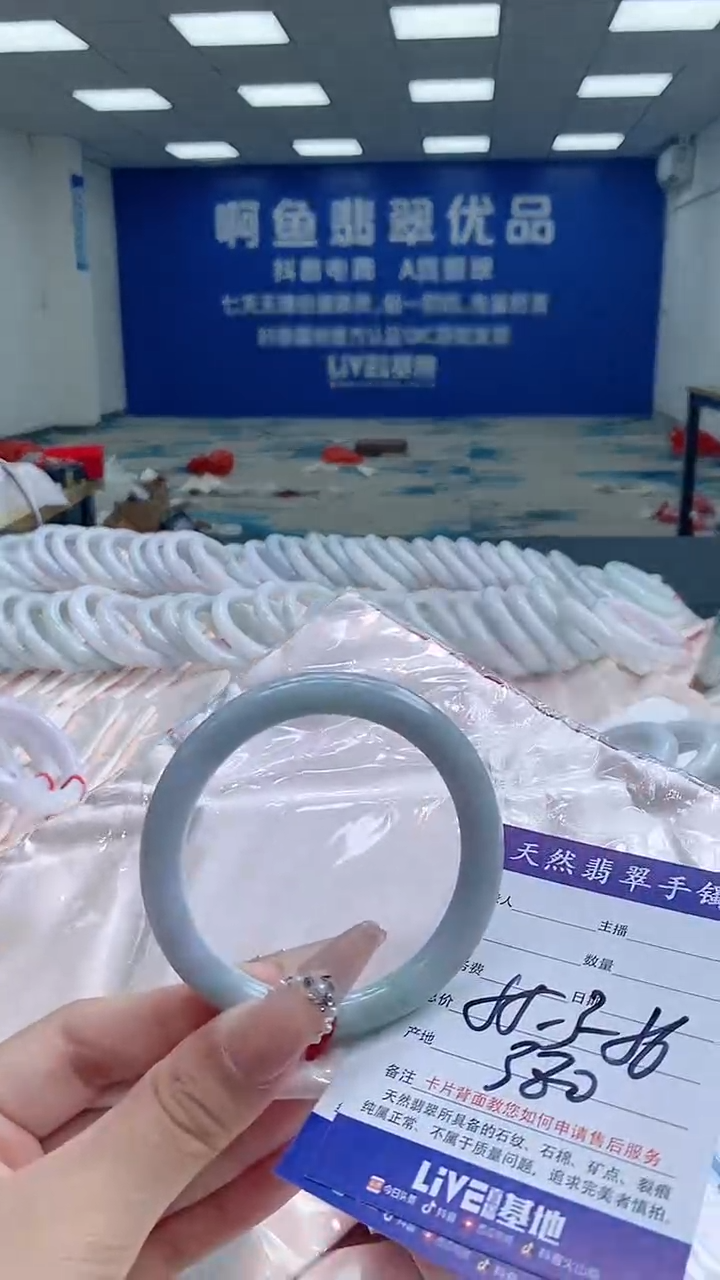 翡翠手镯未镶嵌6252