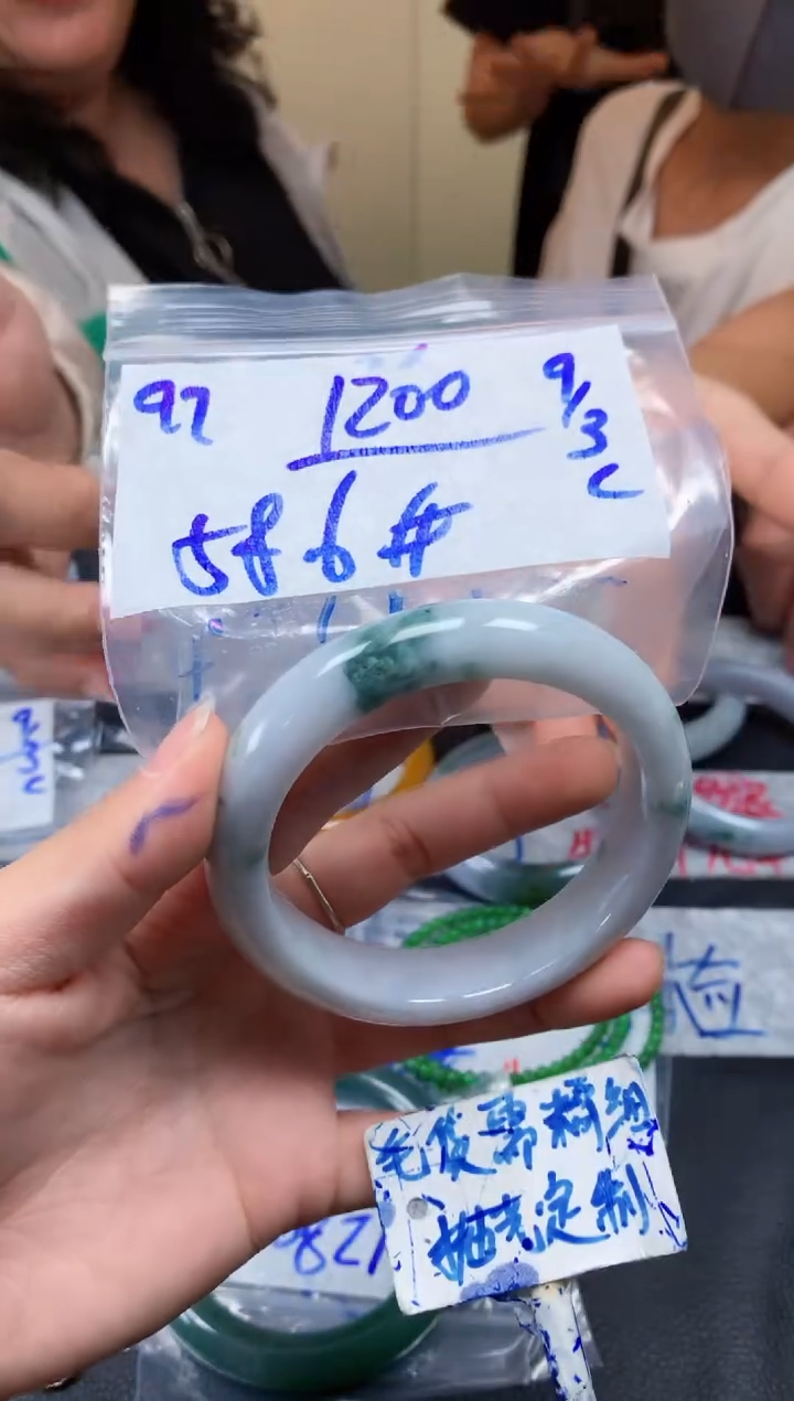 【闪购商品】定制翡翠未镶嵌97毛货需精细抛光手镯多样性拍一发一