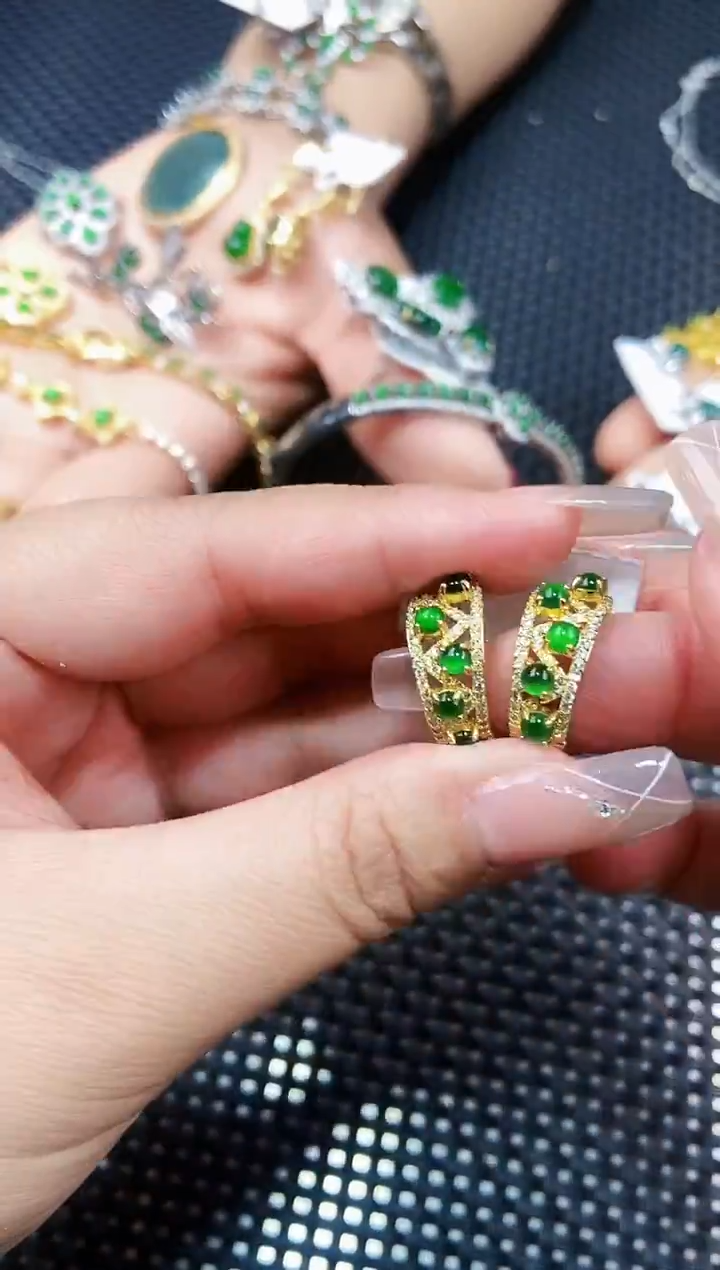 【闪购商品】翡翠耳饰未镶嵌111111111