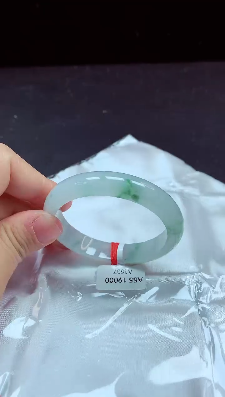 【闪购商品】翡翠手镯未镶嵌贵妃55+