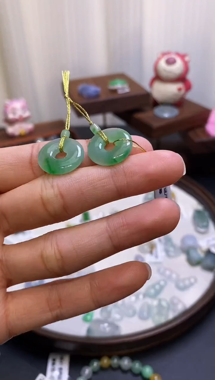 【闪购商品】翡翠颈饰未镶嵌甜甜圈1对