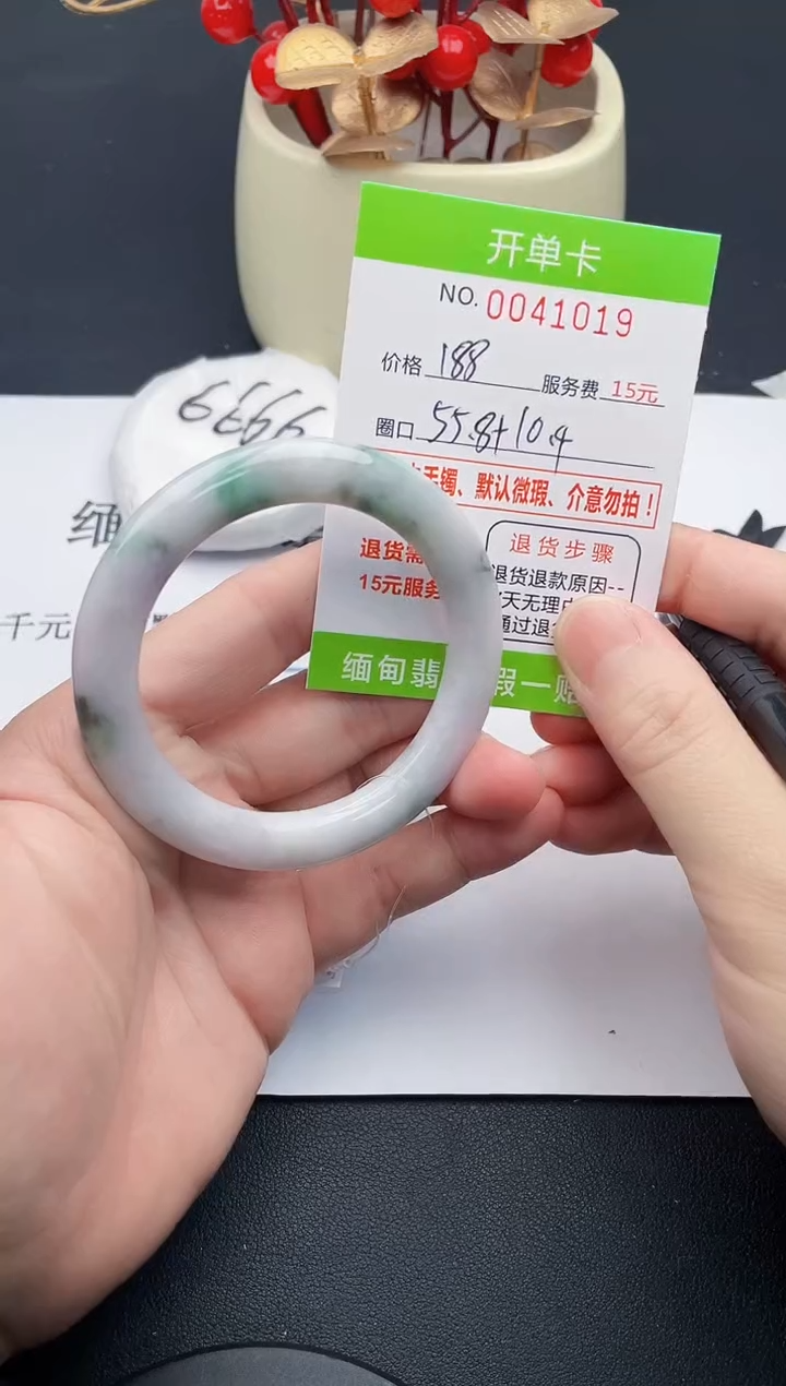 【闪购商品】19女王丽致优雅手镯时尚百搭