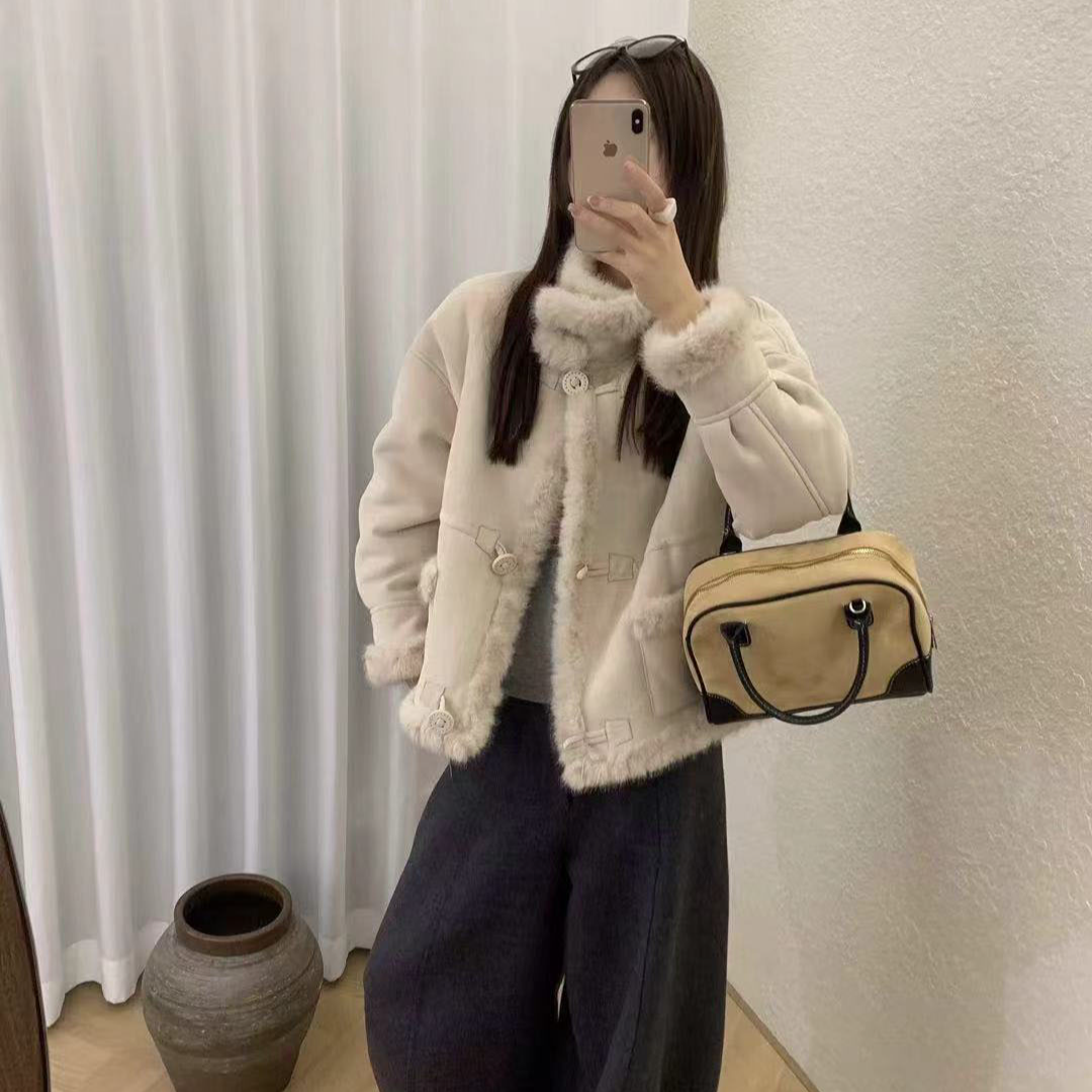 丹丹精选--82156新款拼接毛毛立领圆扣机车服外套