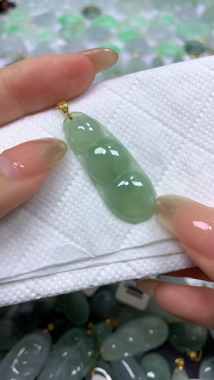 颈饰18K金镶嵌翡翠A货