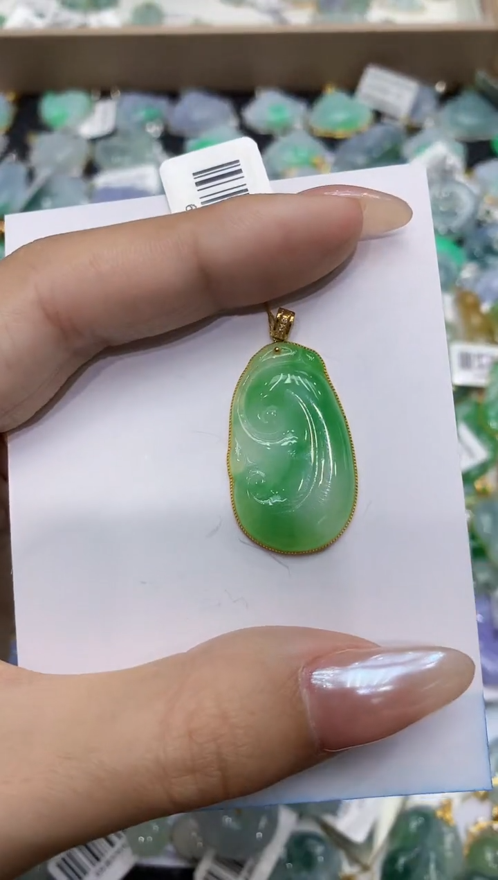 翡翠18K金镶嵌颈饰111111111111