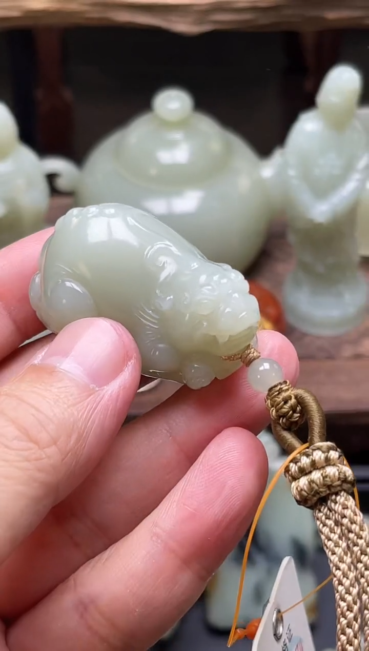 【闪购商品】和田玉手把未镶嵌且末青白 貔貅S 30336