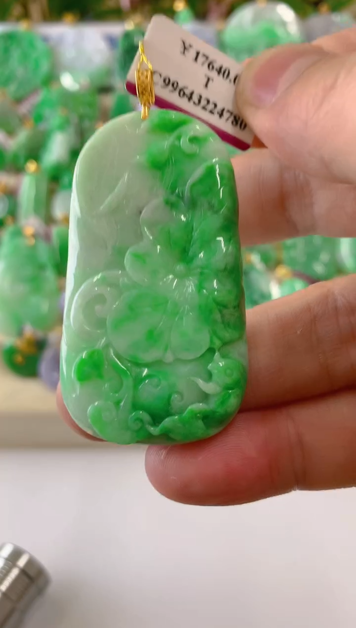 【闪购商品】翡翠吊坠(不含链)18K金镶嵌挂件