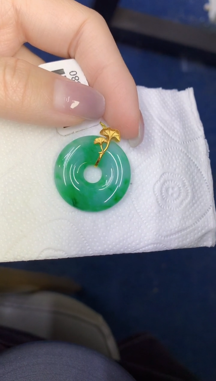 颈饰18K金镶嵌翡翠缅甸天然翡翠A货