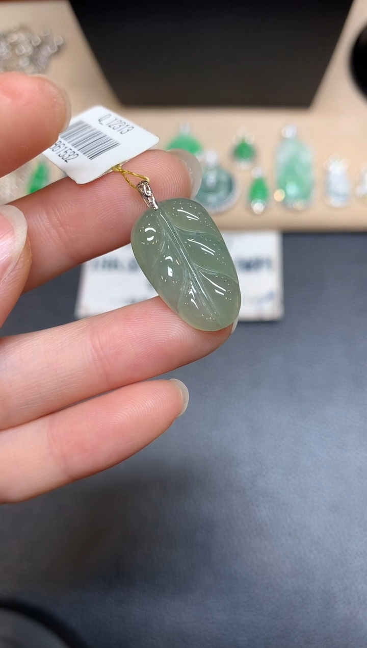 【闪购商品】翡翠颈饰18K金镶嵌树叶【无服务费多样性发其一