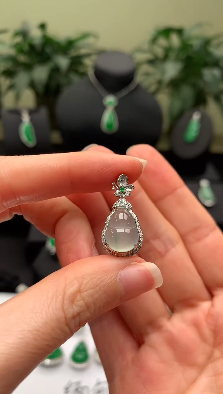 【闪购商品】翡翠颈饰18K金镶嵌葫芦
