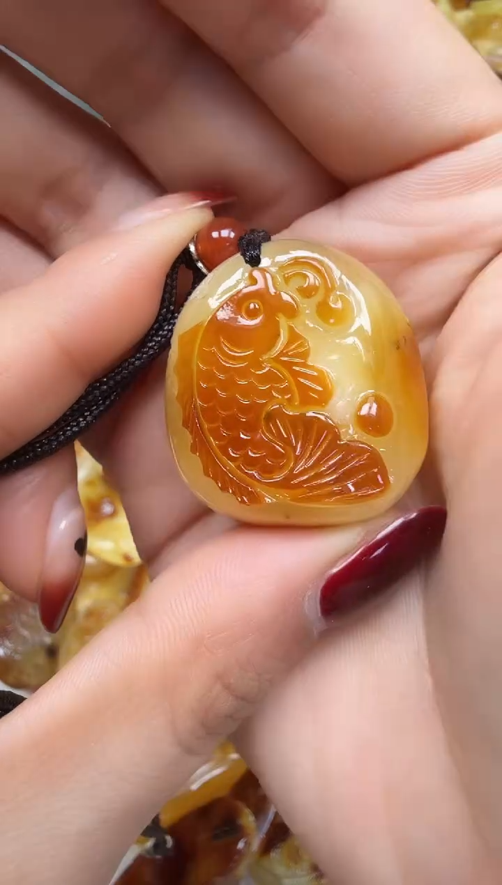 裸石琥珀未镶嵌如图