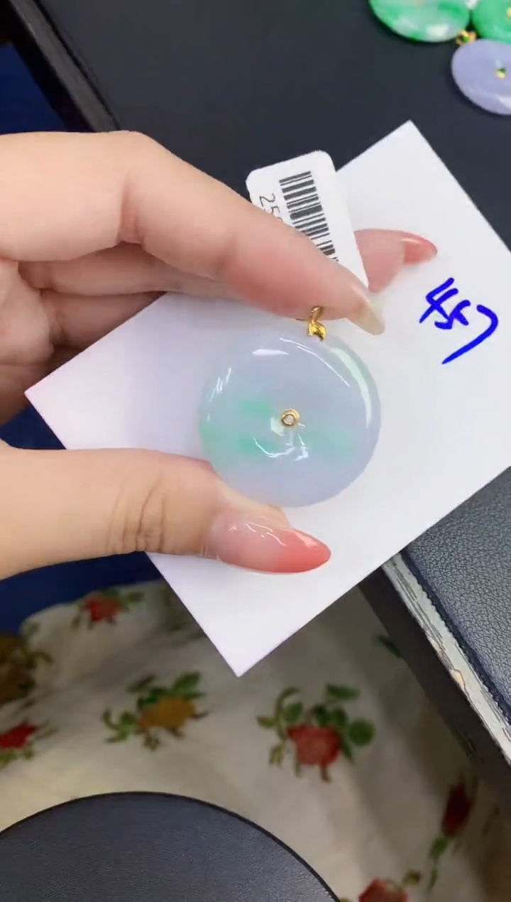 翡翠18K金镶嵌颈饰缅甸天然翡翠A货