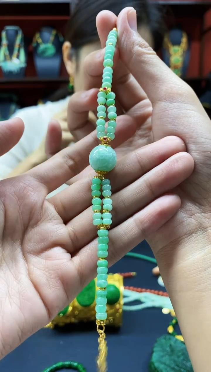 颈饰未镶嵌翡翠手串