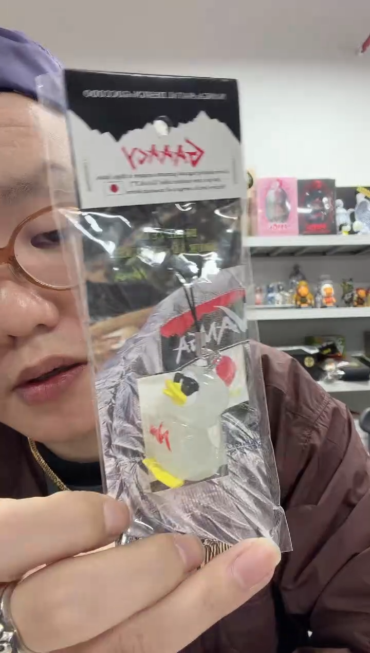 静态1nanga小鸭子透明挂件一个