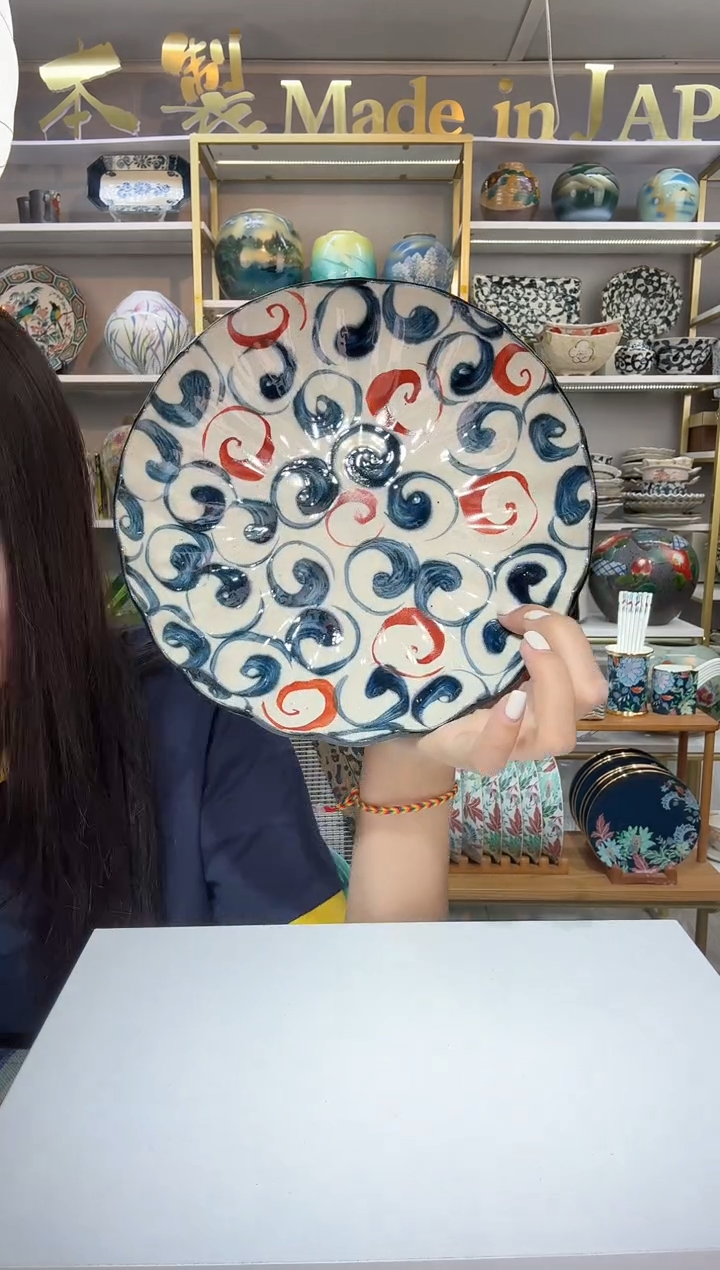 陶瓷宗山窑花边平盘22cm-赤绘旋涡