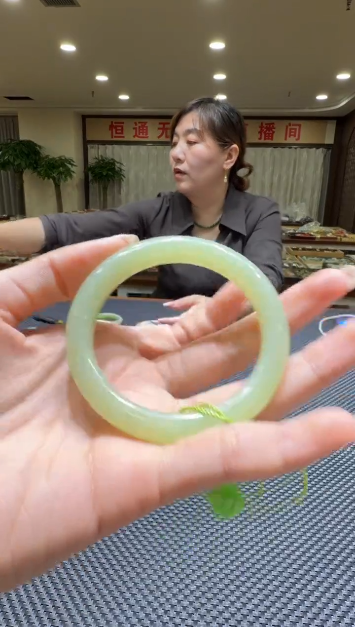 颈饰未镶嵌和田玉手镯55