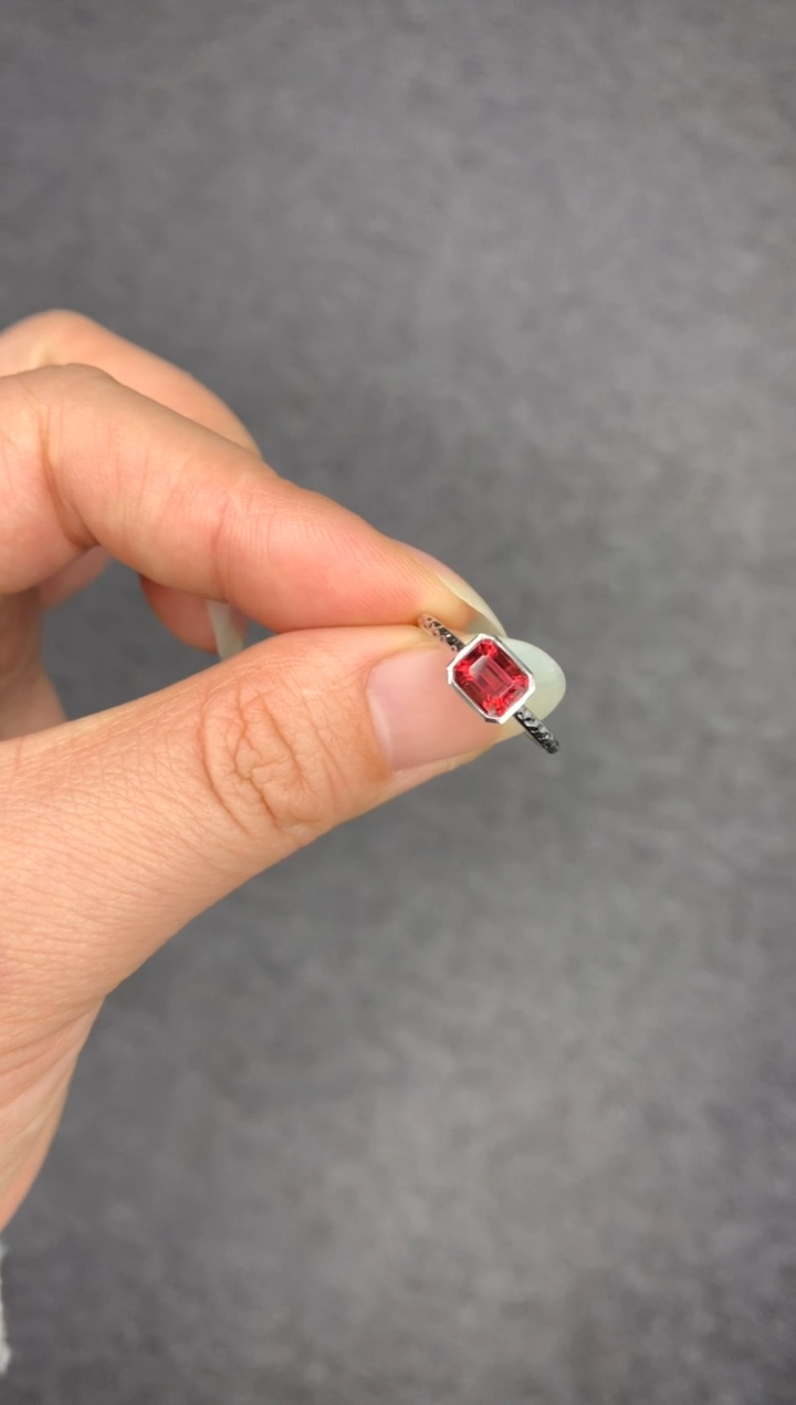 【闪购商品】尖晶石戒指18K金镶嵌1.9克拉