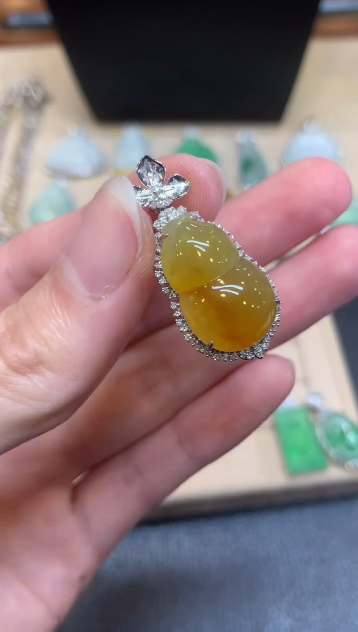 翡翠18K金镶嵌颈饰葫芦【无服务费】