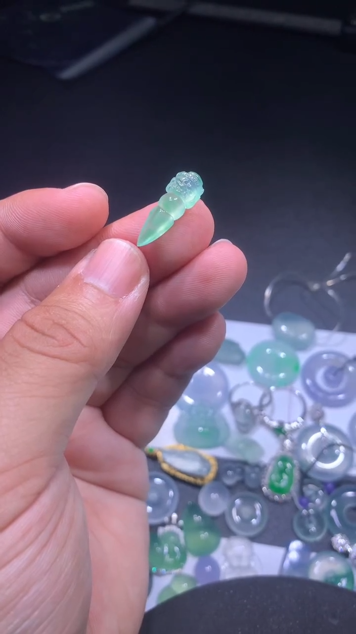 颈饰未镶嵌翡翠降魔杵