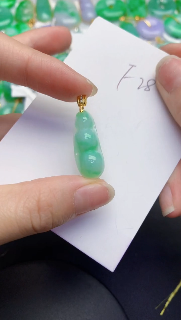 颈饰未镶嵌翡翠缅甸天然翡翠A货