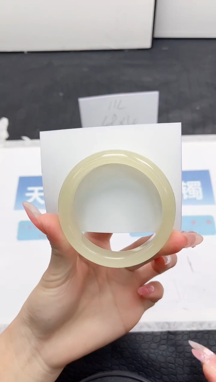 【闪购商品】石英质玉手镯未镶嵌106-54.7
