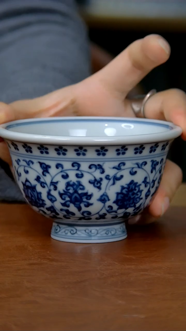 【闪购商品】仿明缠枝莲双狮压手杯（柴窑）