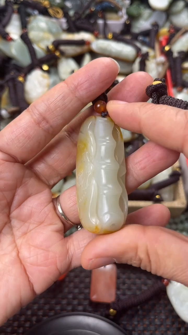 【闪购商品】和田玉颈饰未镶嵌多样性发货没有证书拍一发一有瑕